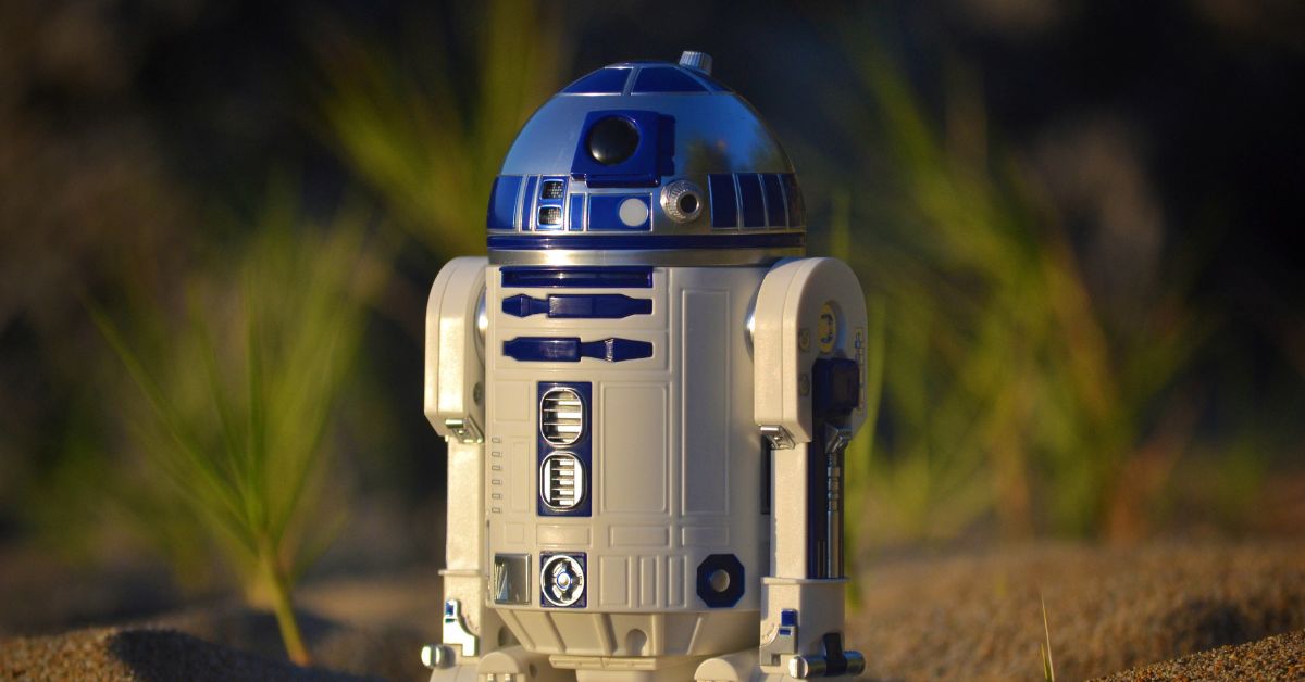 Making a Star Wars Theme Using R2D2's Hologram